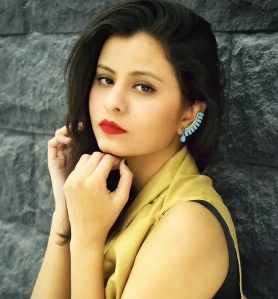 Real customer styling featuring statement rings and hand jewelry